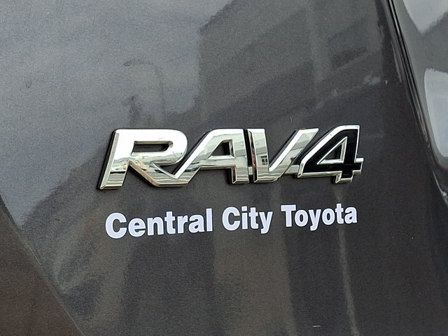Used 2018 Toyota RAV4 XLE FWD image 30