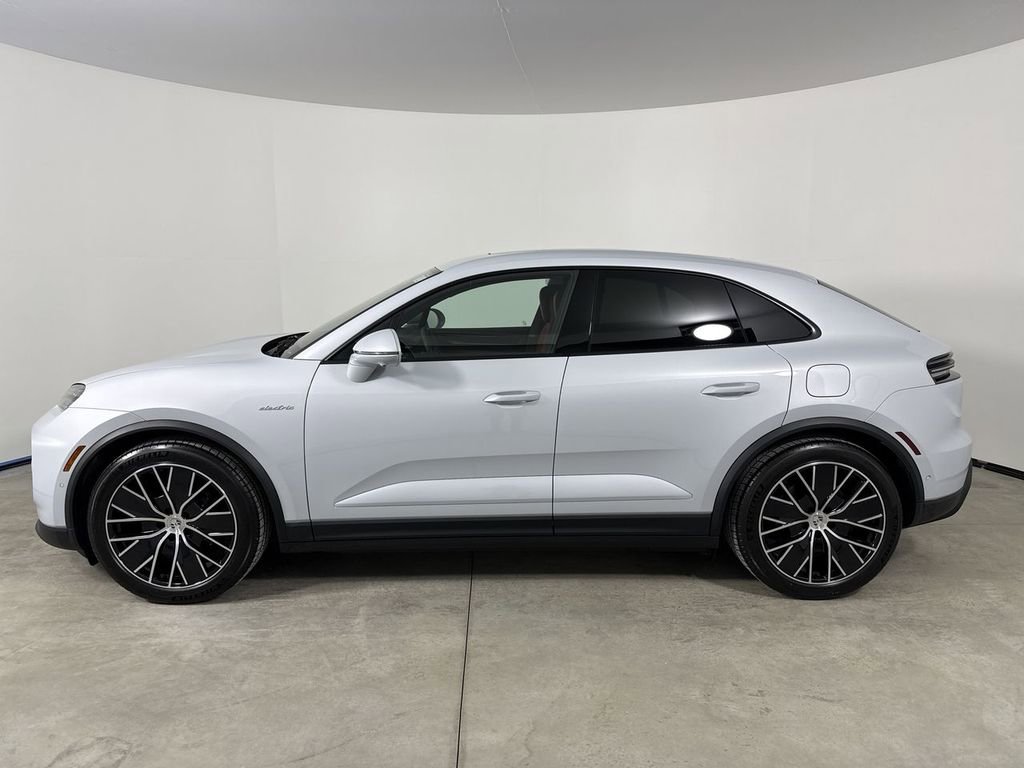 New 2026 Porsche Macan 4 Electric AWD/4WD image 2