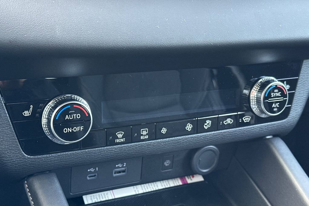 New 2025 Mitsubishi Outlander SE image 21