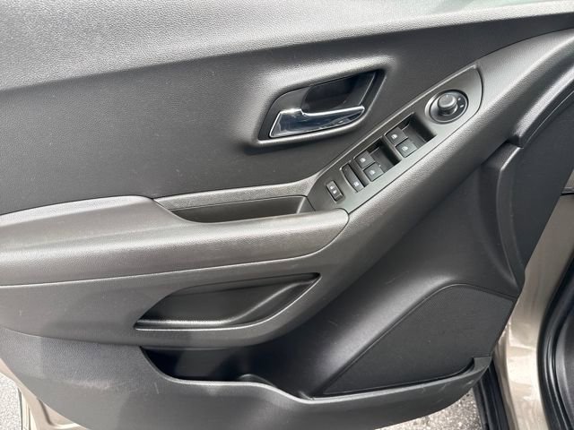 Used 2020 Chevrolet Trax LS w/ Tint and Cruise Package image 9