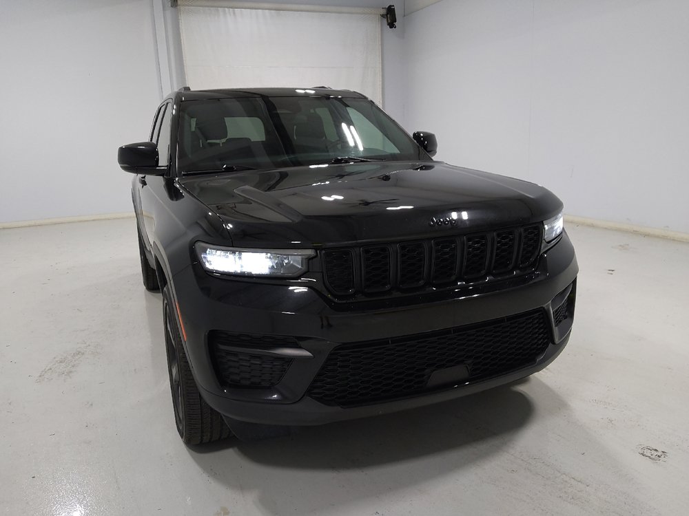 Used 2022 Jeep Grand Cherokee Altitude AWD/4WD image 14