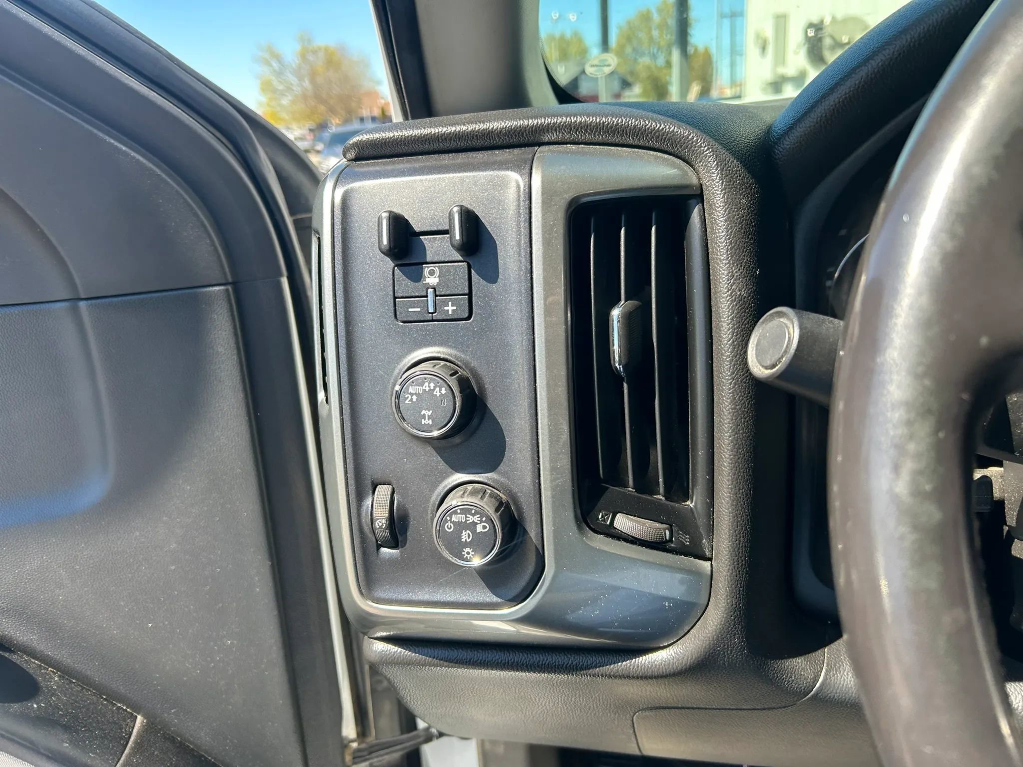 Used 2018 Chevrolet Silverado 1500 LT w/ All Star Edition AWD/4WD image 15