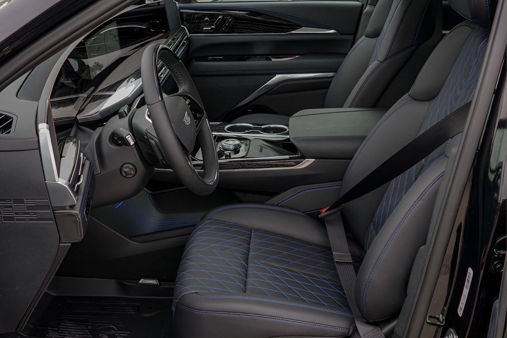 New 2026 Cadillac Escalade IQ Luxury 1 w/ LPO, Floor Liner Package AWD/4WD image 8