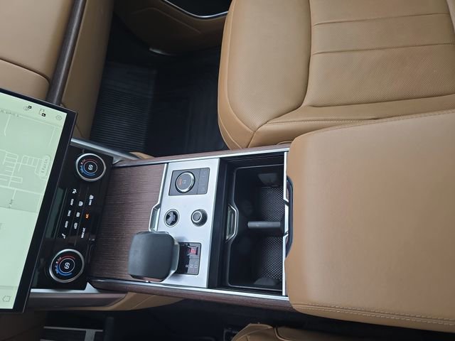 Certified 2023 Land Rover Range Rover Long Wheelbase SE image 26