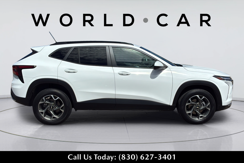 Used 2024 Chevrolet Trax LT w/ Driver Confidence Package FWD image 4