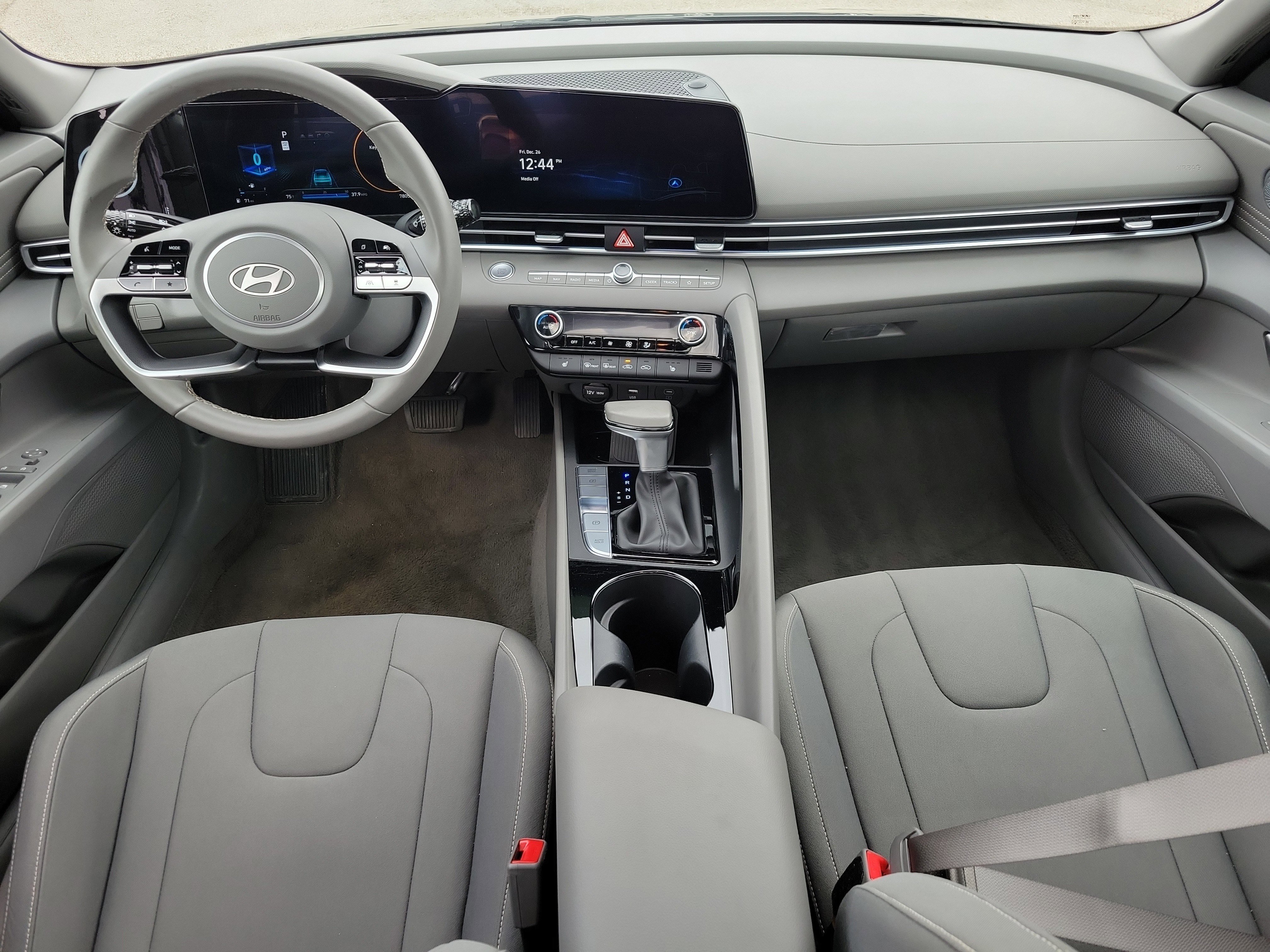 Used 2025 Hyundai Elantra SEL image 12