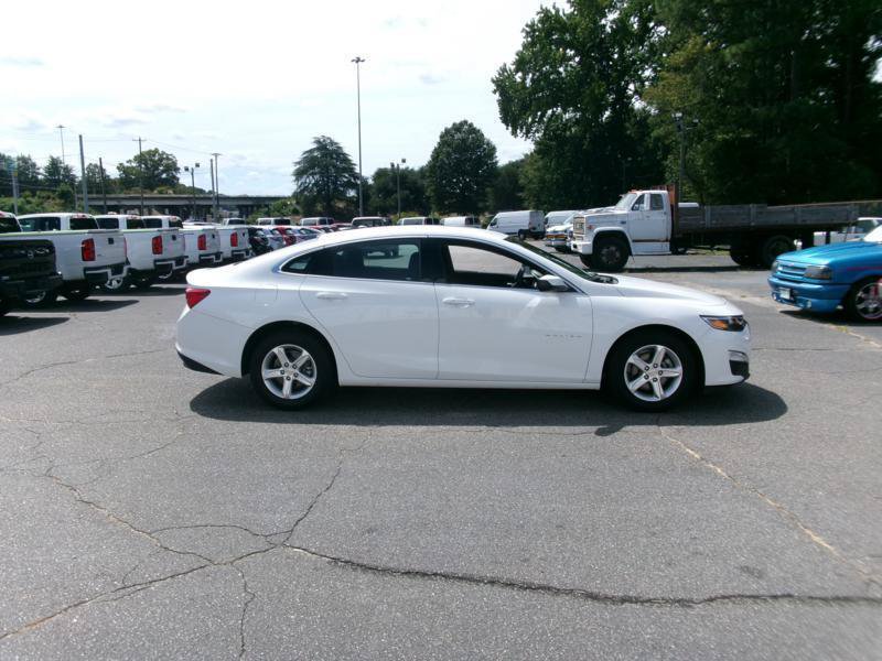 Used 2024 Chevrolet Malibu LS w/ Driver Confidence Package FWD image 5