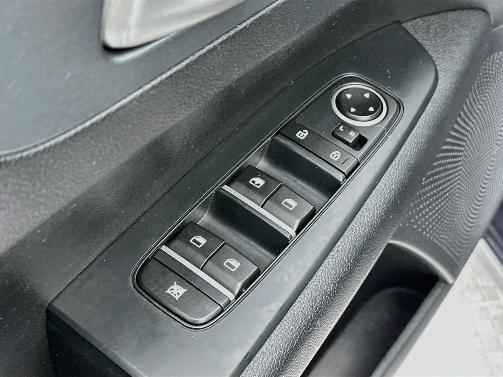 Used 2020 Kia Forte LXS FWD image 17