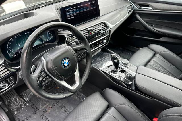 Used 2023 BMW 530e w/ Premium Package image 9