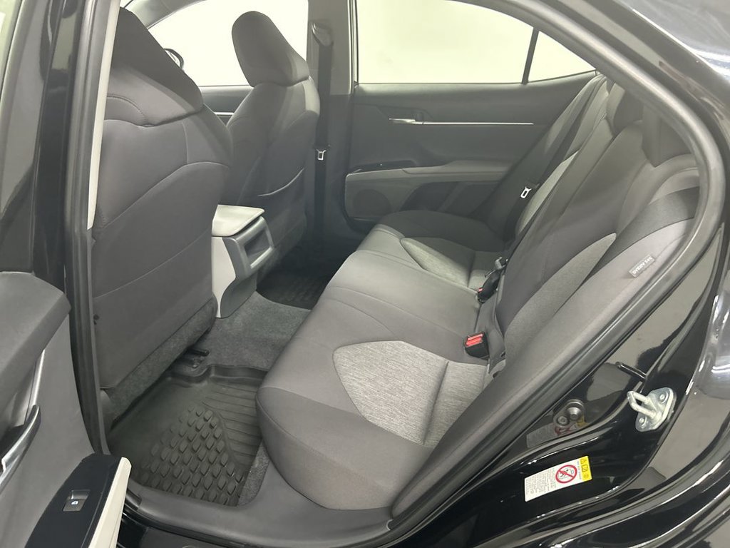 Used 2018 Toyota Camry LE FWD image 19
