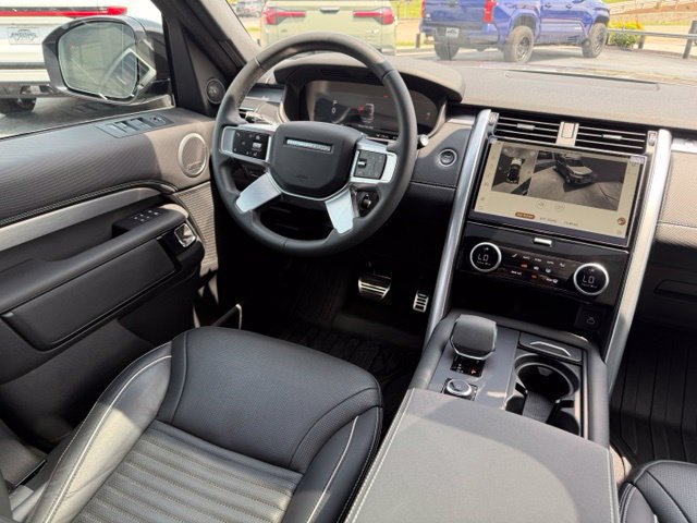 Used 2024 Land Rover Discovery Dynamic SE AWD/4WD image 10