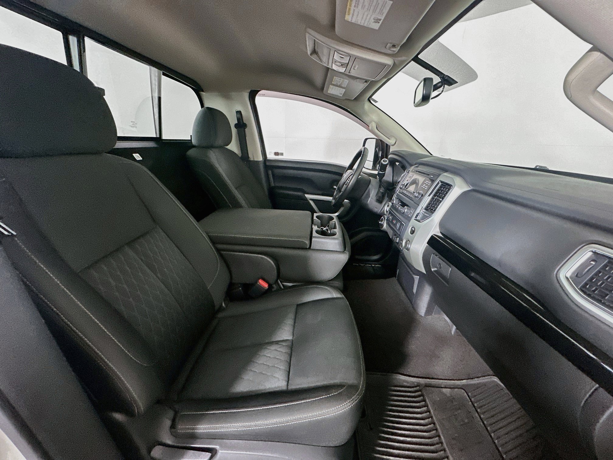 Used 2018 Nissan Titan SV w/ SV Convenience Package AWD/4WD image 26