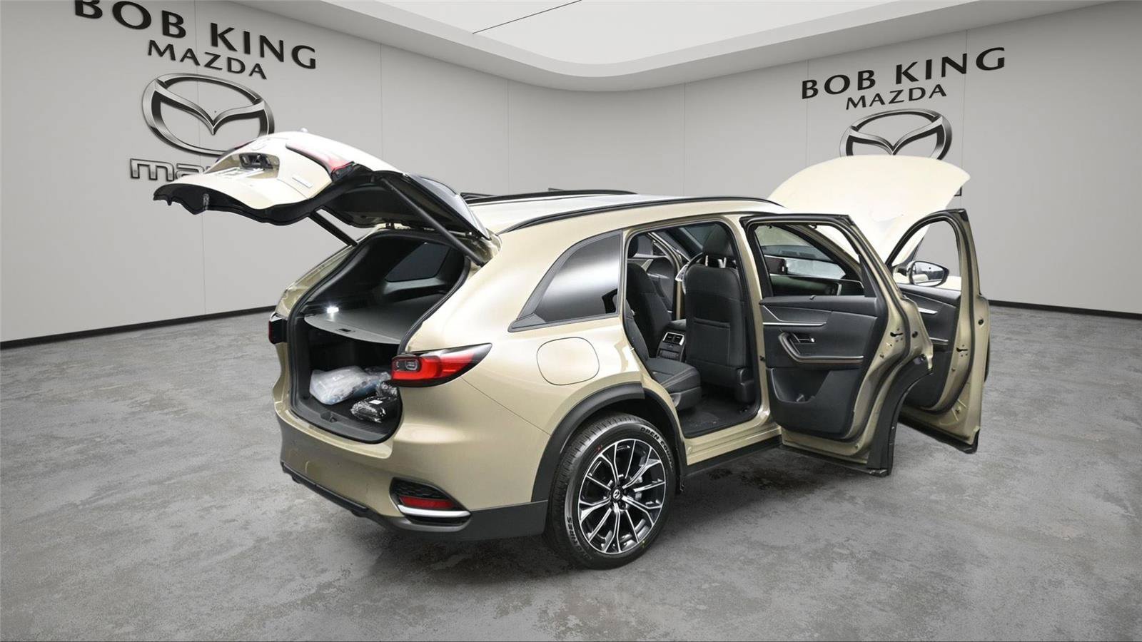 New 2025 MAZDA CX-70 Plug-In Hybrid w/ Premium Plus AWD/4WD image 18