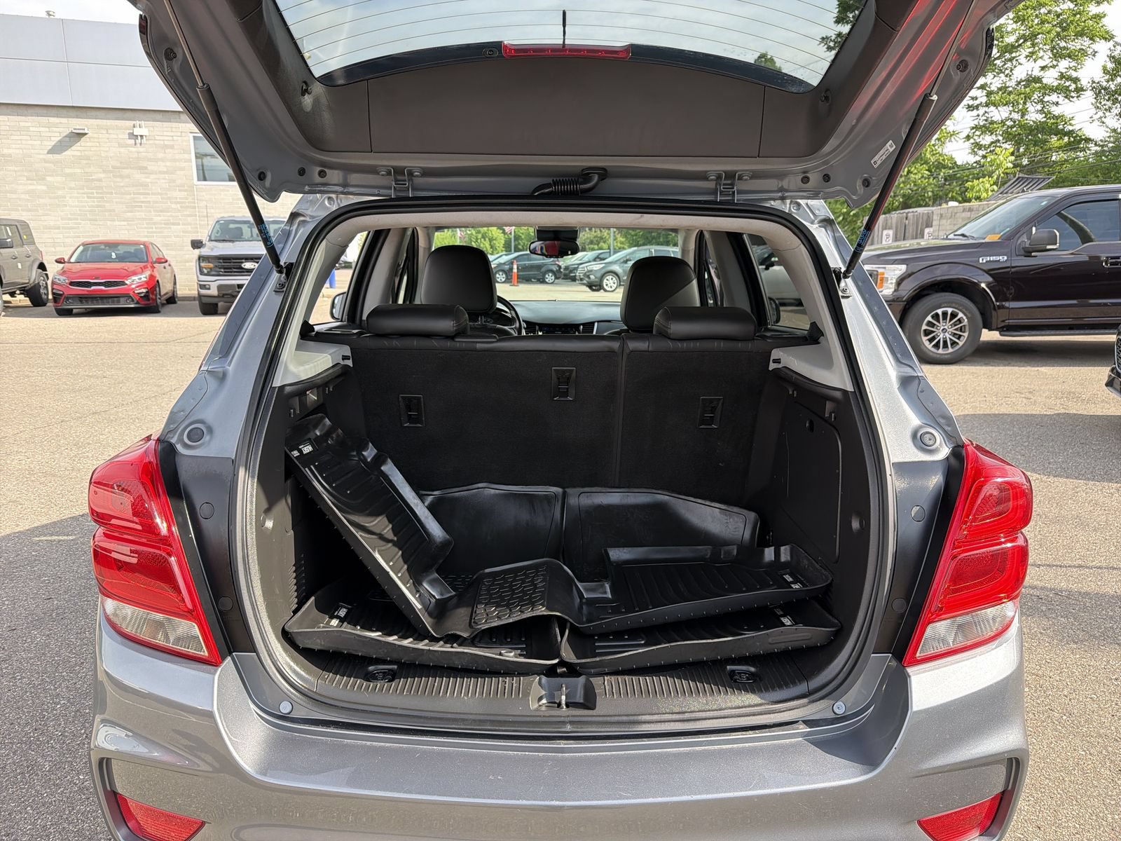 Used 2019 Chevrolet Trax LT w/ LT Convenience Package AWD/4WD image 36