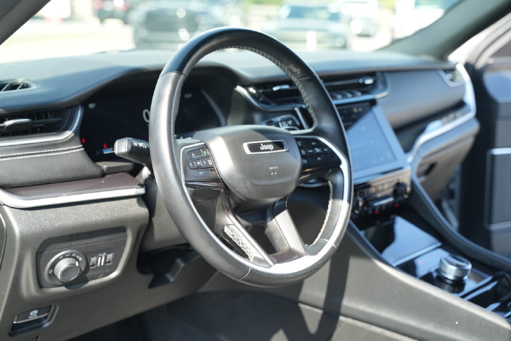 Used 2021 Jeep Grand Cherokee L Laredo RWD image 31