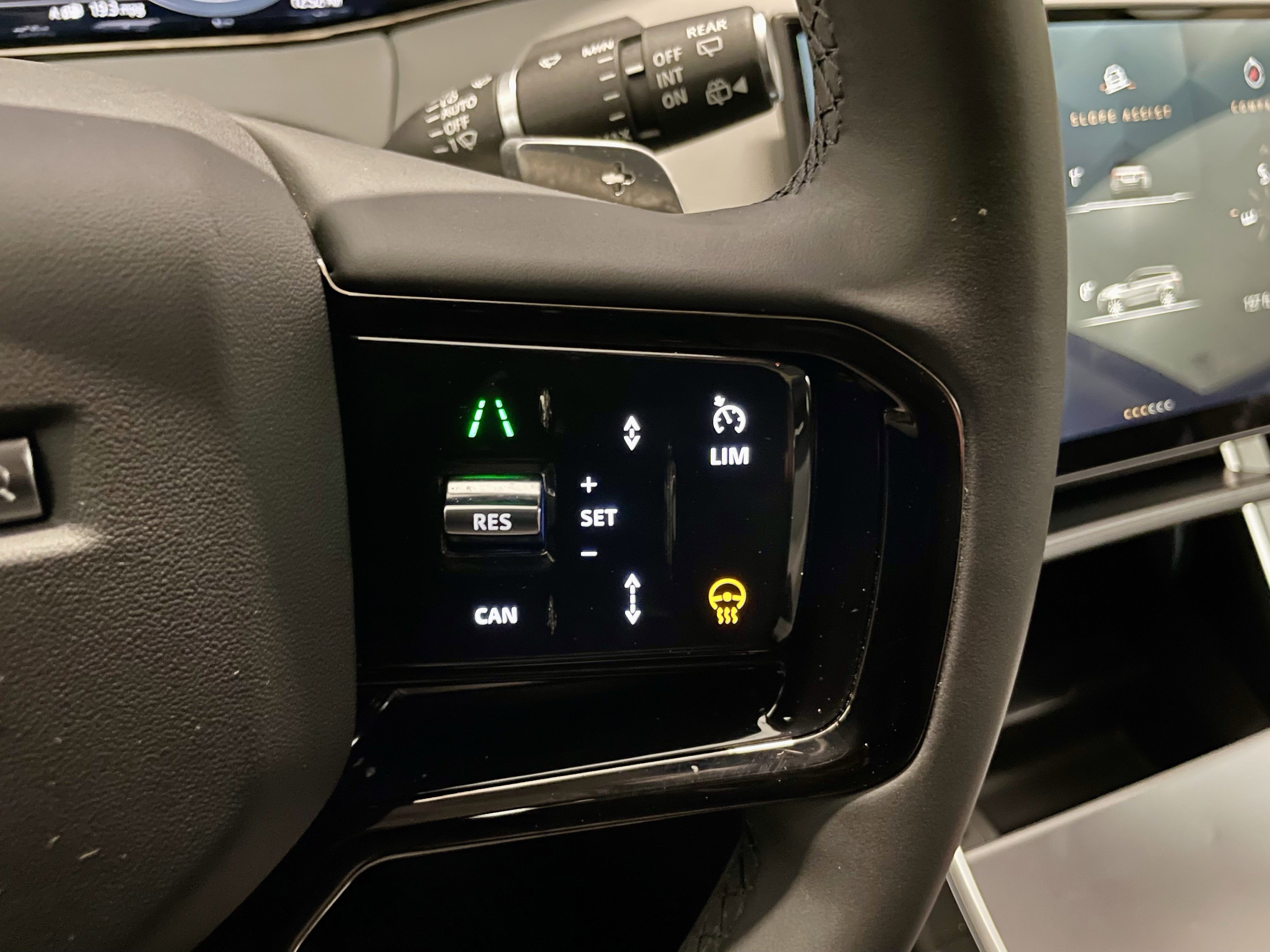 Certified 2024 Land Rover Range Rover Evoque Dynamic SE image 22