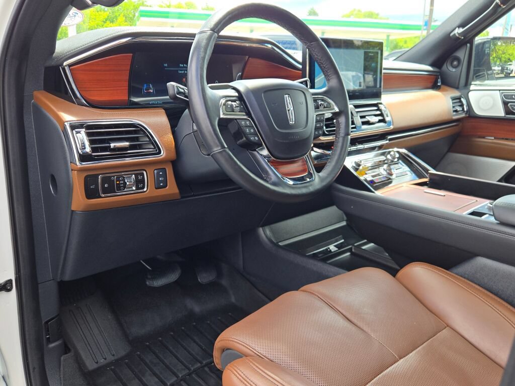 Used 2024 Lincoln Navigator Reserve AWD/4WD image 29