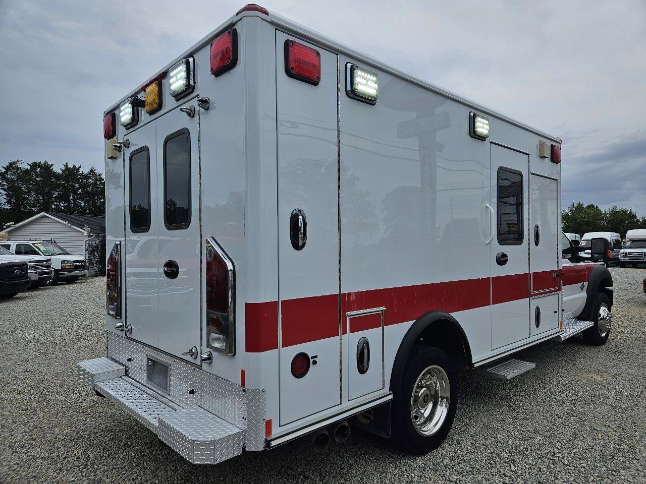 Used 2013 Ford F450 XLT w/ Ambulance Preparation Pkg RWD image 5