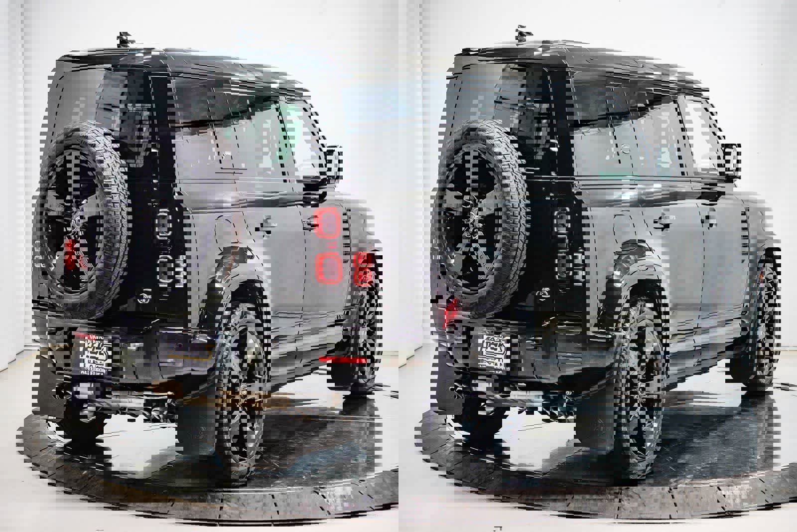 Used 2023 Land Rover Defender 110 V8 image 4