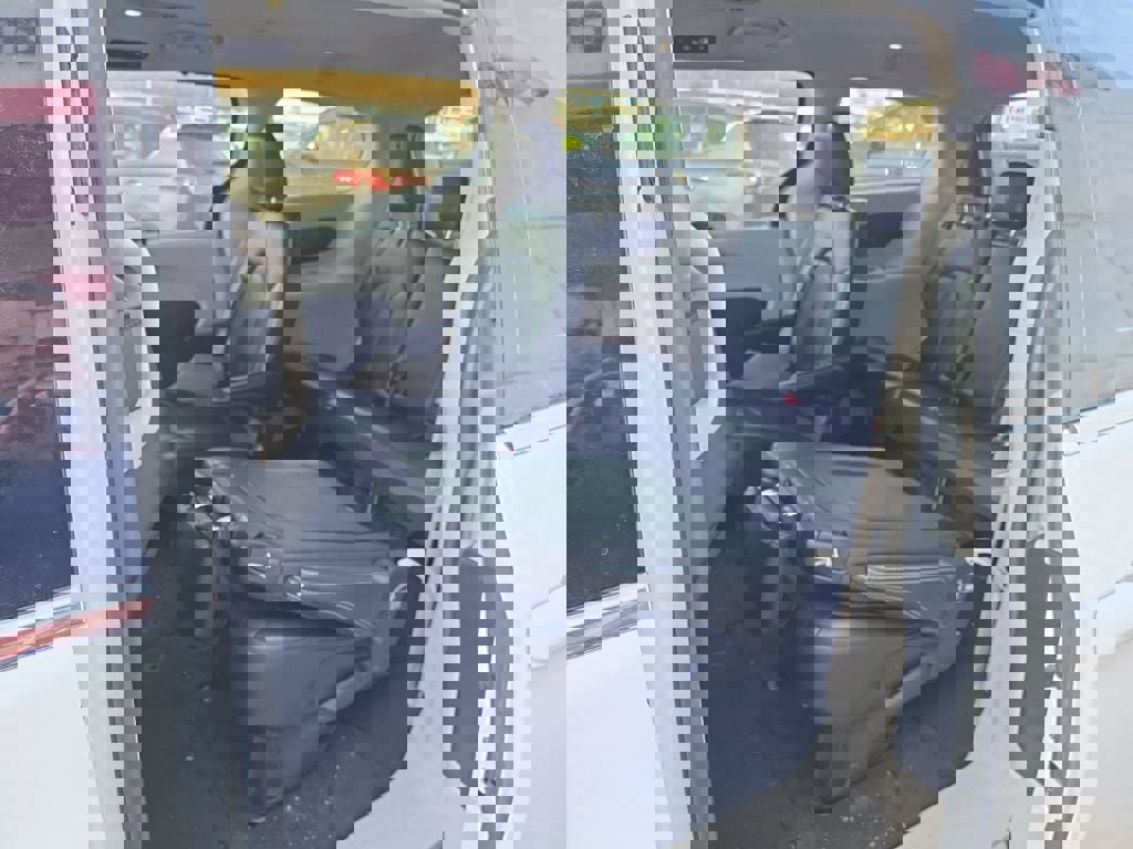 Used 2024 Chrysler Pacifica Touring-L image 11