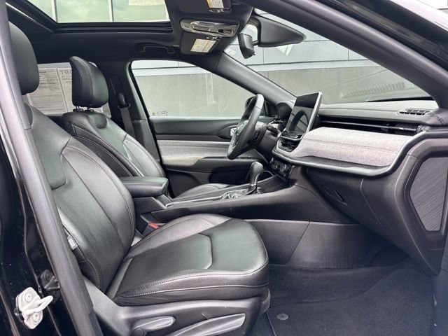Used 2024 Jeep Compass Latitude w/ Sun and Sound Group AWD/4WD image 10