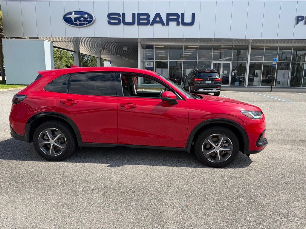 Used 2025 Honda HR-V EX-L image 2