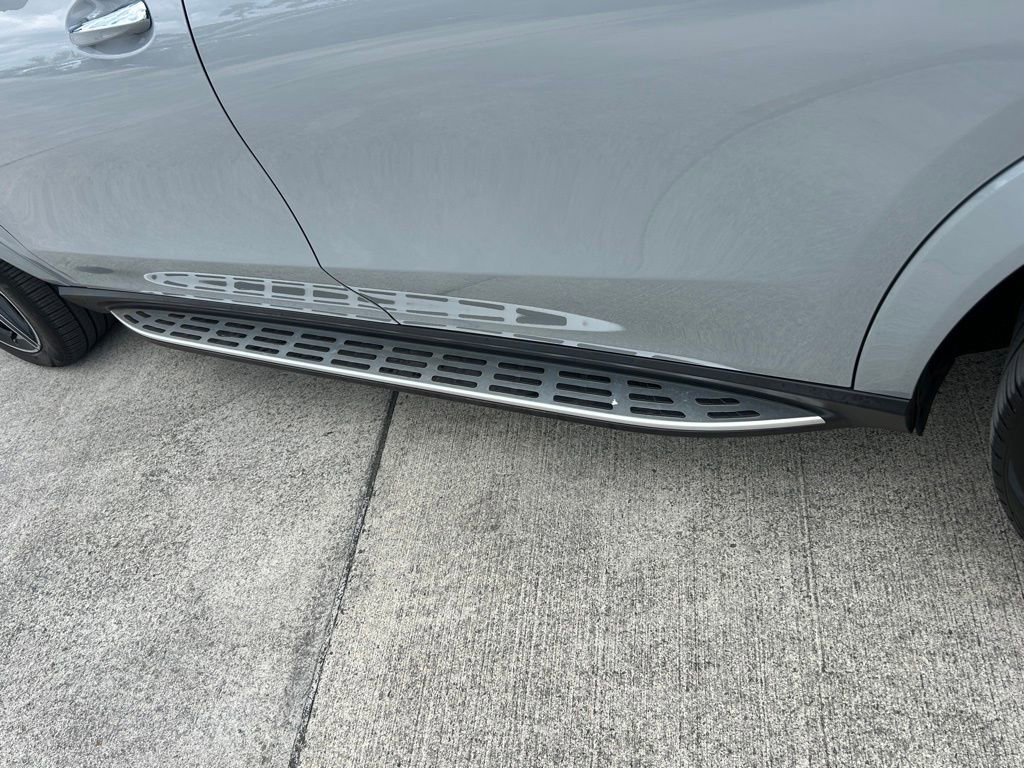 Used 2024 Mercedes-Benz GLS 450 4MATIC w/ AMG Line Exterior image 19