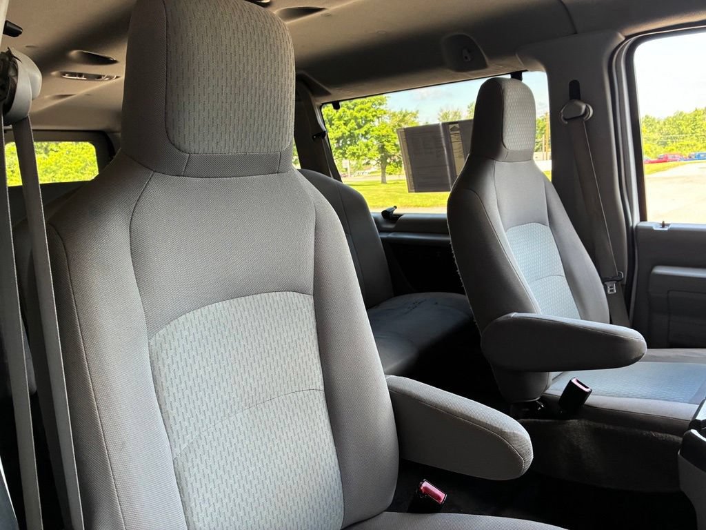 Used 2014 Ford E-350 and Econoline 350 XLT RWD image 39