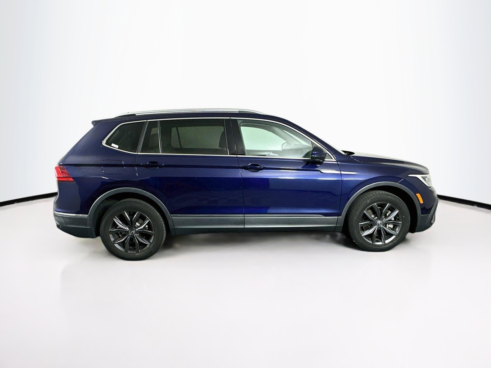Used 2023 Volkswagen Tiguan SE FWD image 10