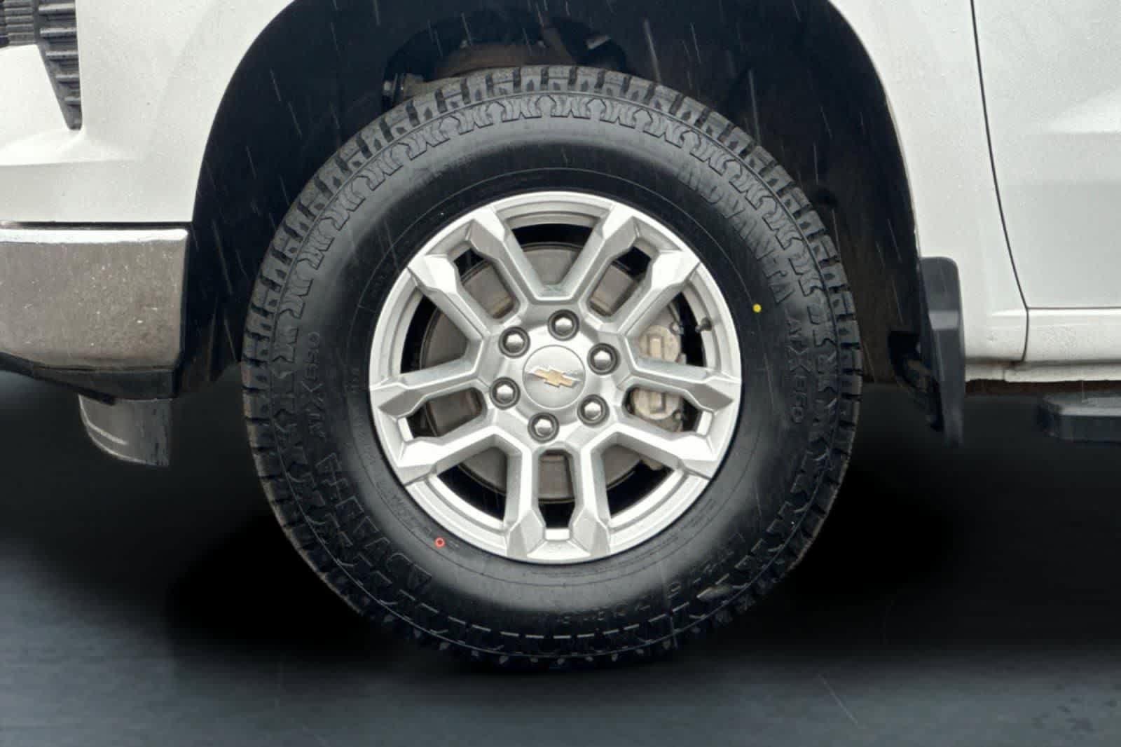 Used 2022 Chevrolet Silverado 1500 LT w/ Z71 Off-Road Package AWD/4WD image 27