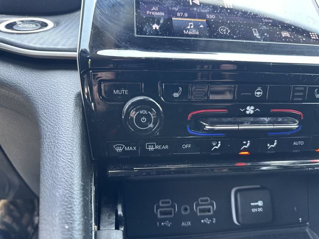 Used 2023 Jeep Grand Cherokee L Laredo w/ Luxury Tech Group I AWD/4WD image 14