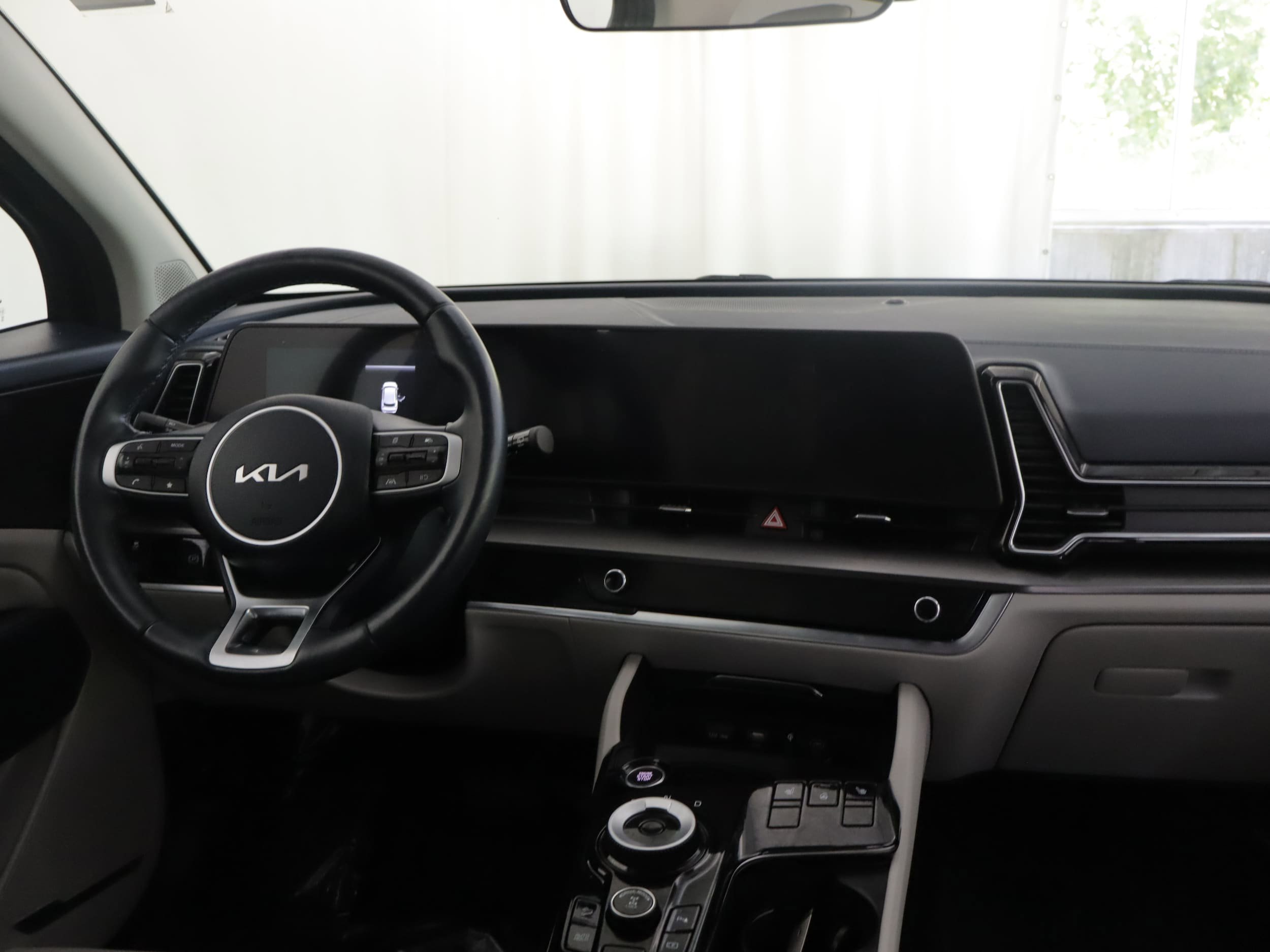 Used 2023 Kia Sportage EX AWD/4WD image 2