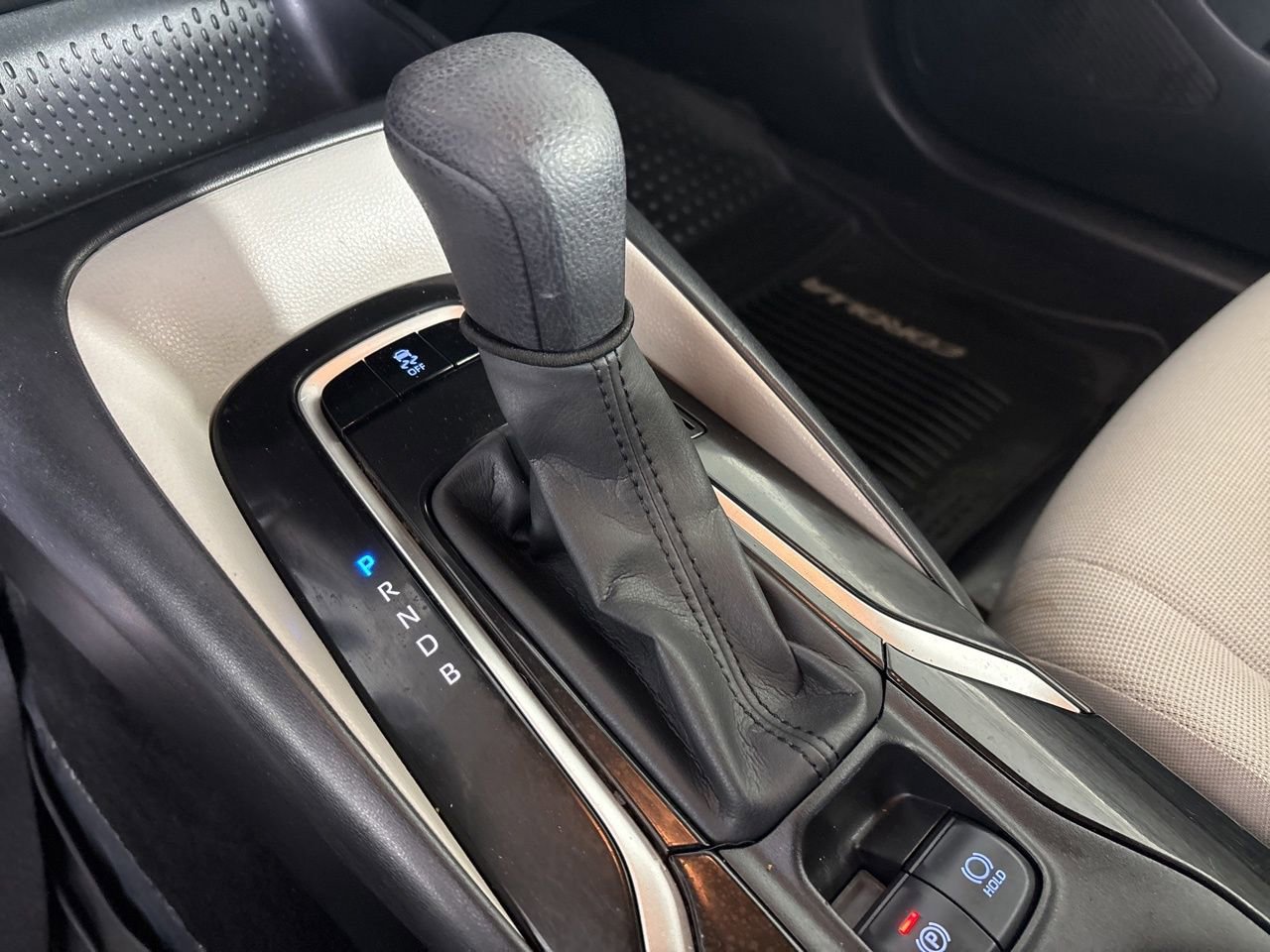 Used 2020 Toyota Corolla LE FWD image 16