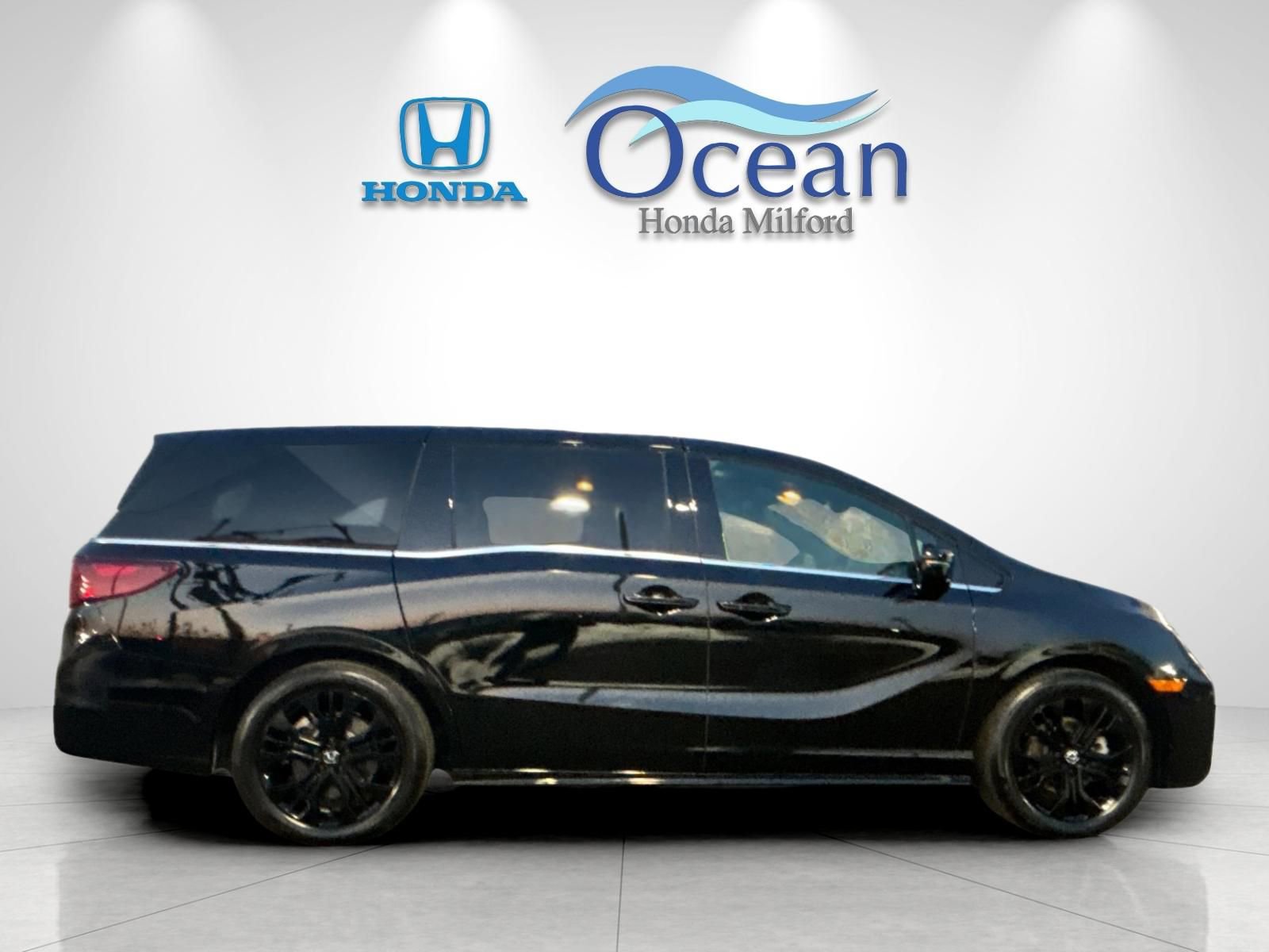 Used 2025 Honda Odyssey Sport-L image 2