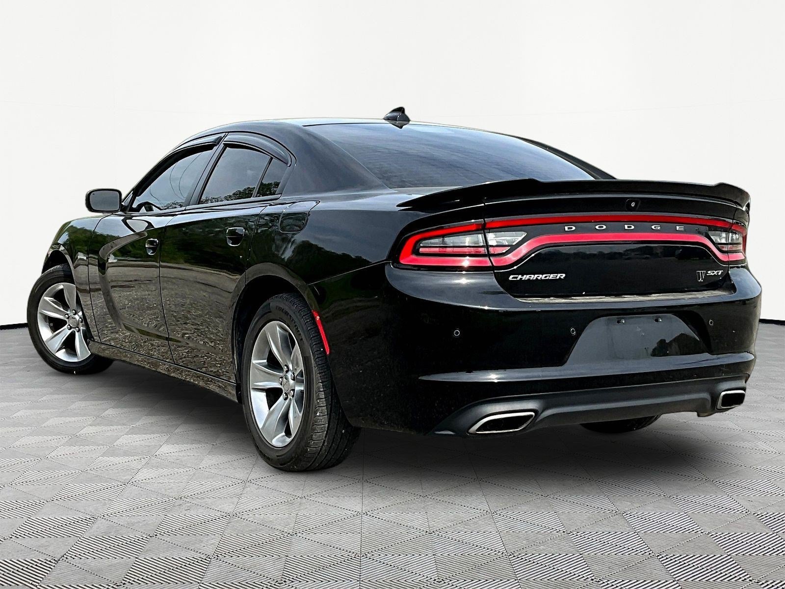 Used 2018 Dodge Charger SXT Plus RWD image 9