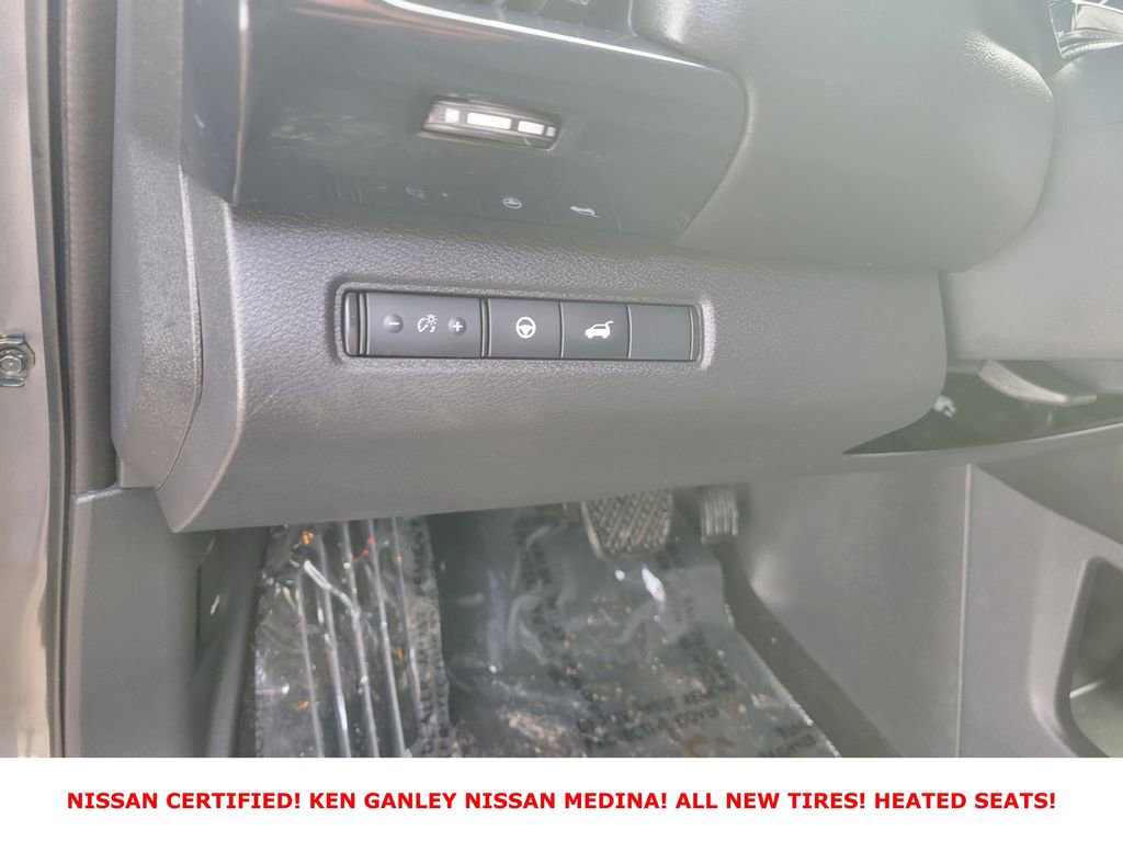 Certified 2025 Nissan Pathfinder SV image 36