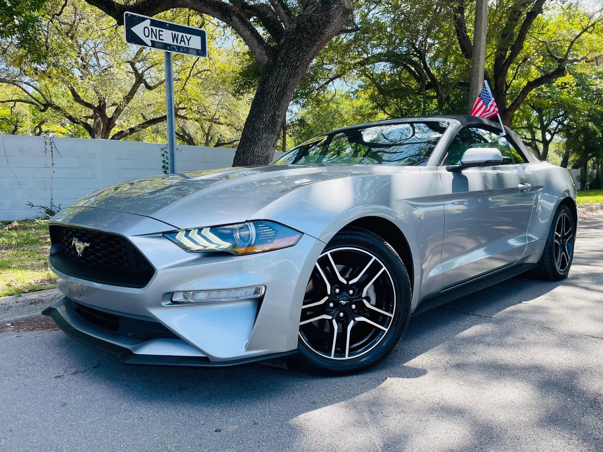 Used 2020 Ford Mustang Premium image 1
