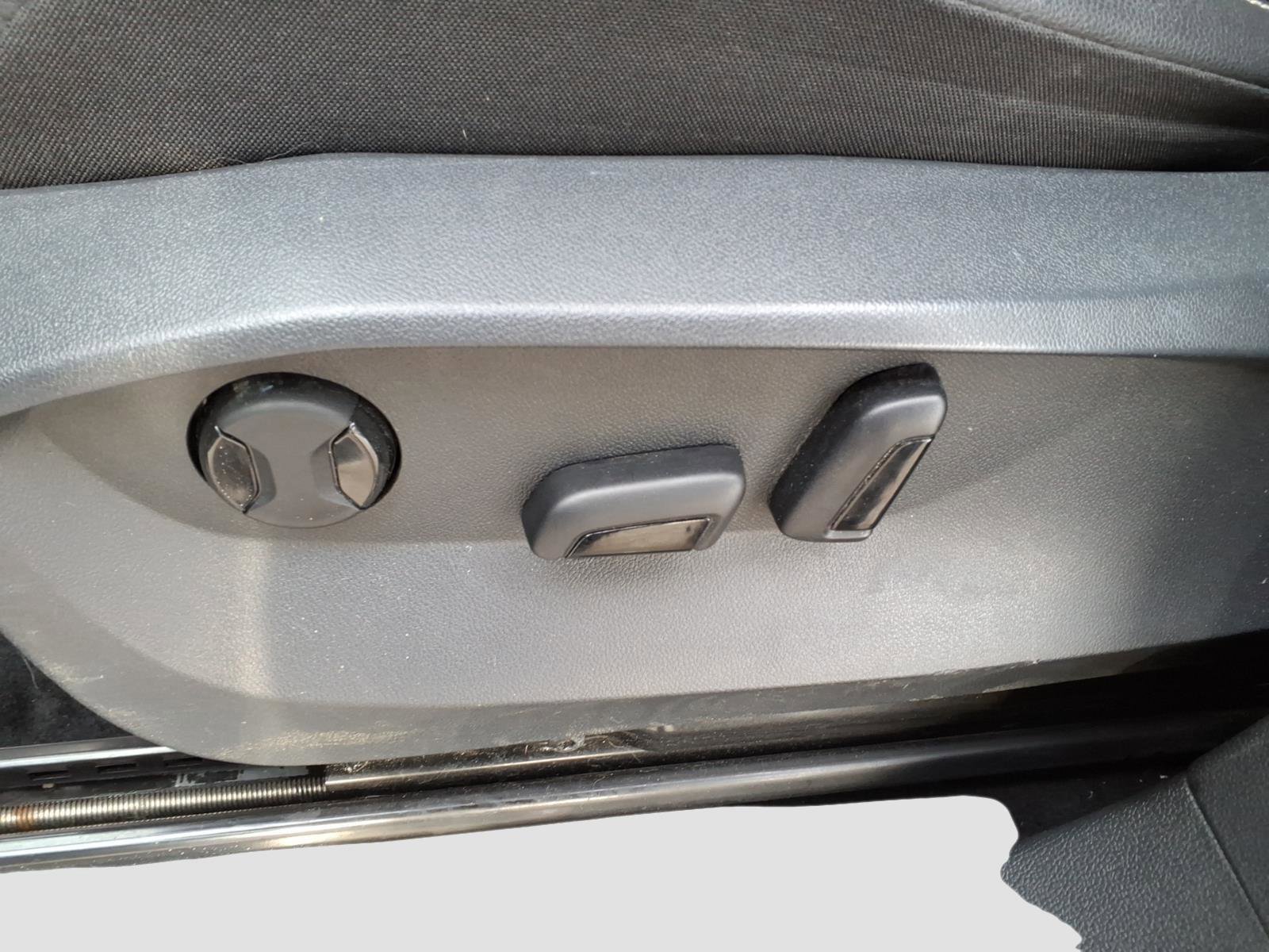 Used 2022 Volkswagen Tiguan SE R-Line image 18