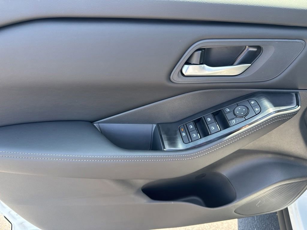 New 2026 Nissan Rogue SV FWD image 12