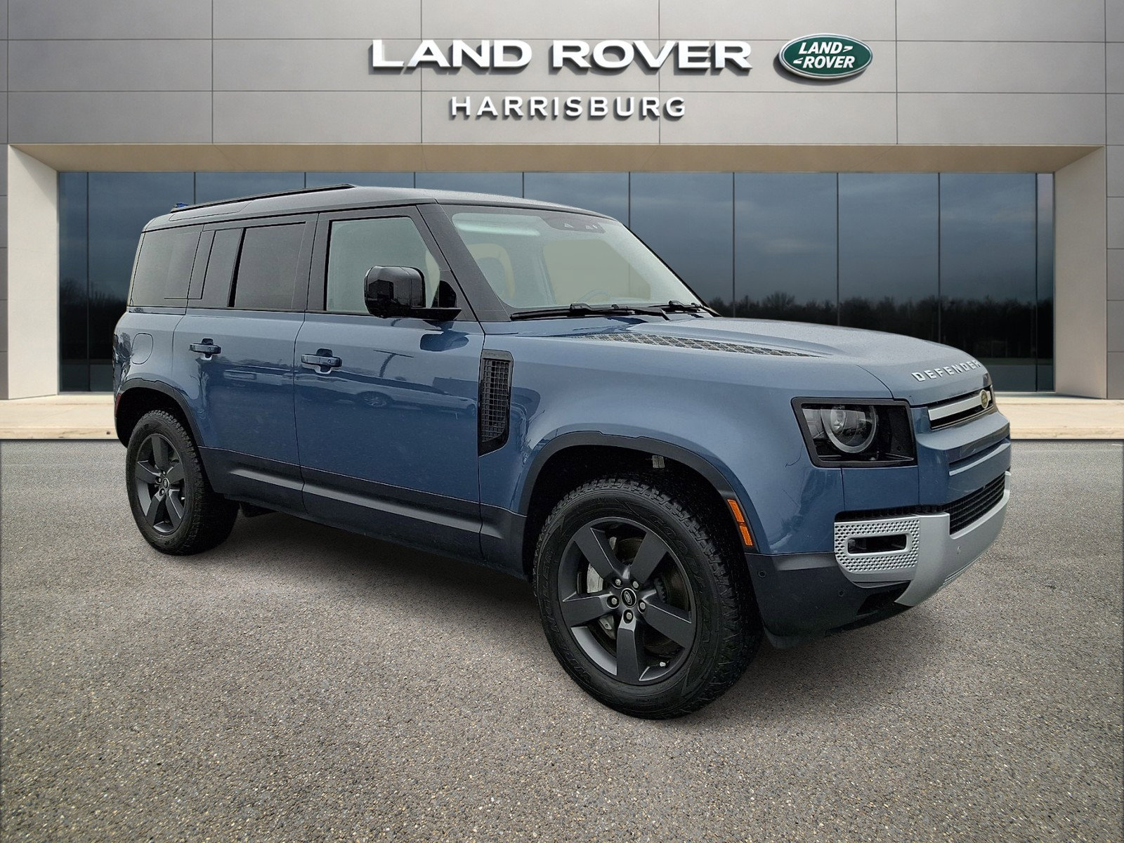 Used 2025 Land Rover Defender 110 S image 5