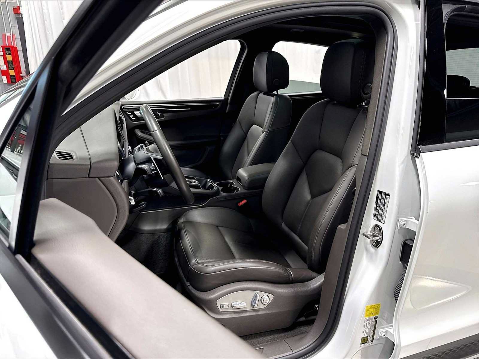 Used 2024 Porsche Macan w/ Premium Plus Package AWD/4WD image 7