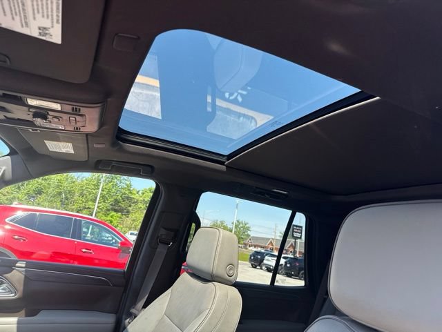 Certified 2023 GMC Yukon SLT w/ SLT Premium Package AWD/4WD image 7