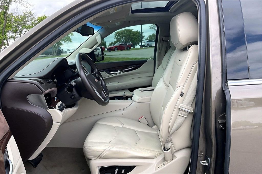 Used 2016 Cadillac Escalade Premium AWD/4WD image 24
