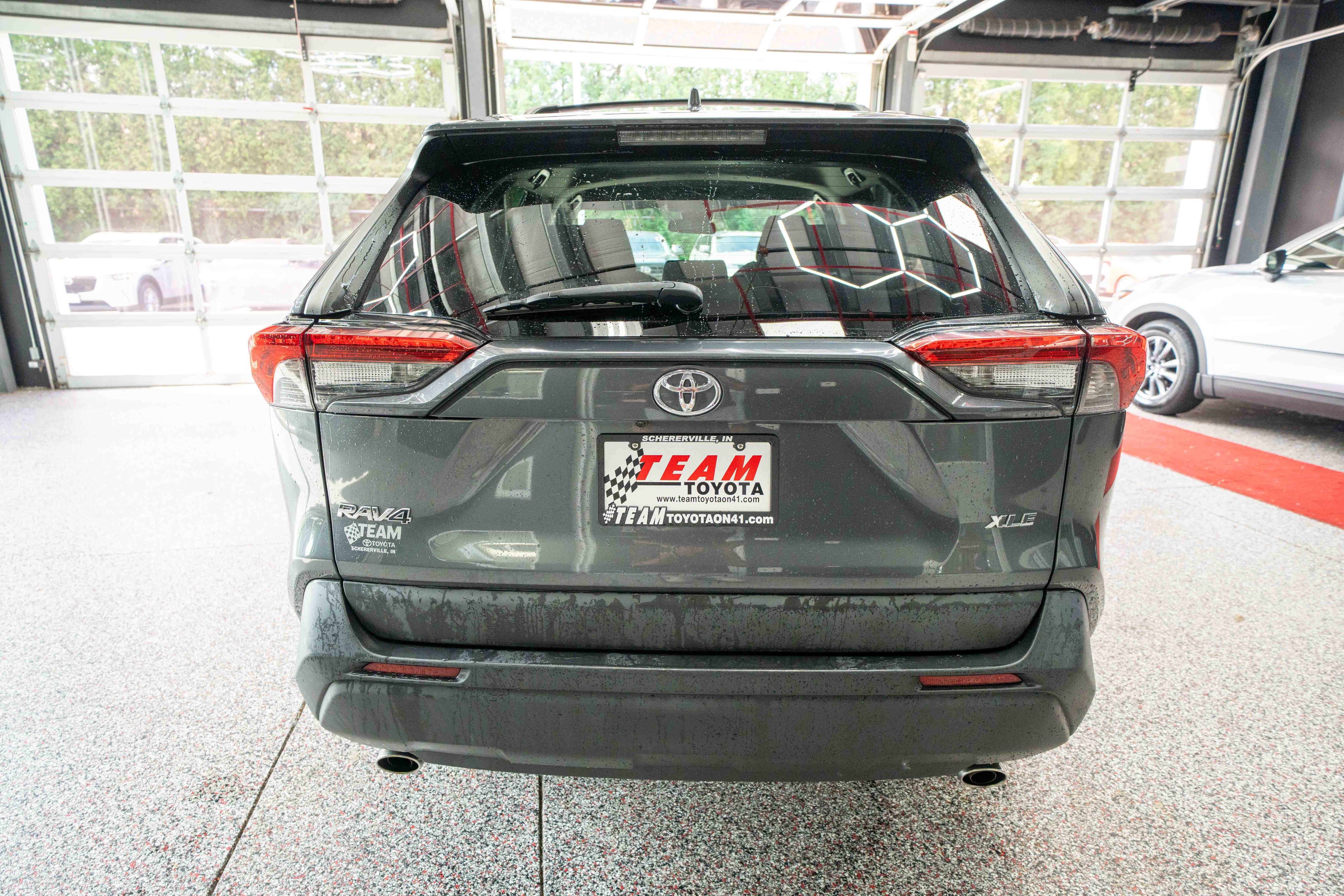 Used 2021 Toyota RAV4 XLE FWD image 3