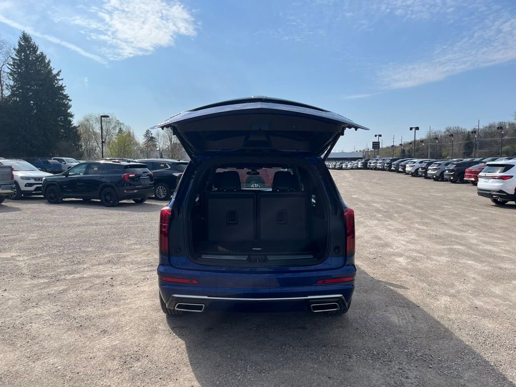 Used 2025 Cadillac XT6 Luxury AWD/4WD image 8