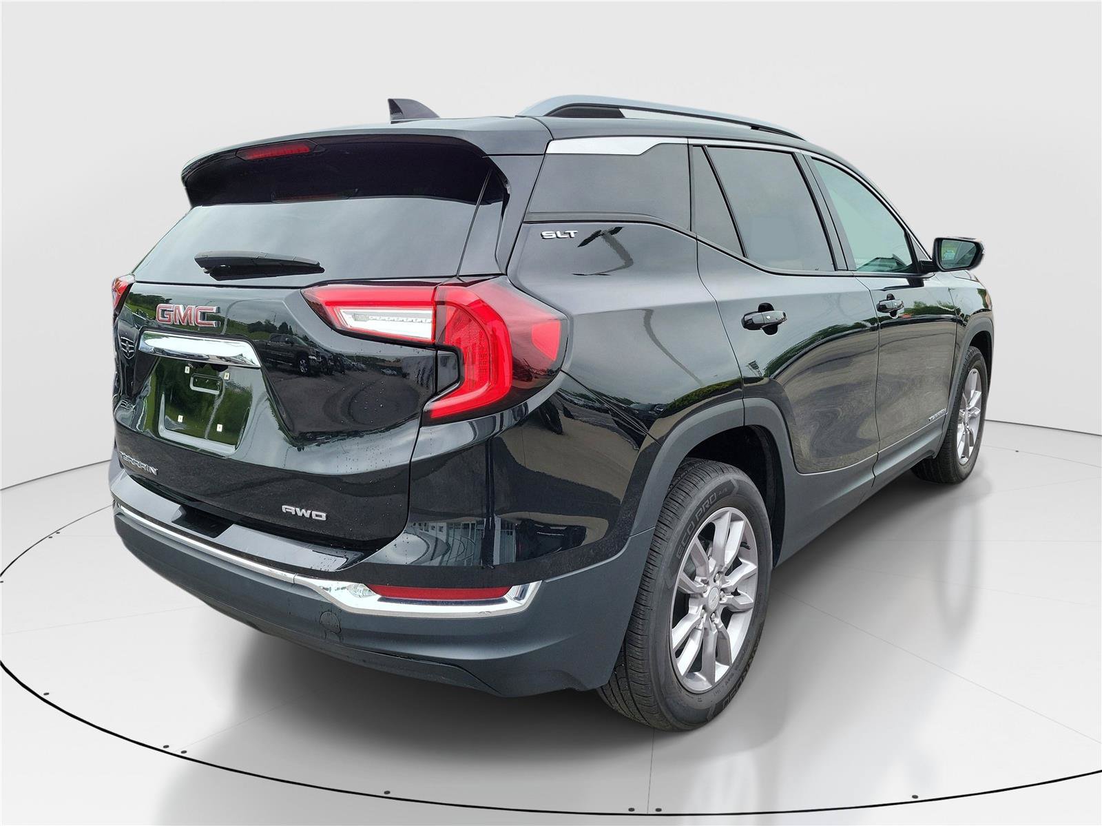 Used 2024 GMC Terrain SLT AWD/4WD image 4