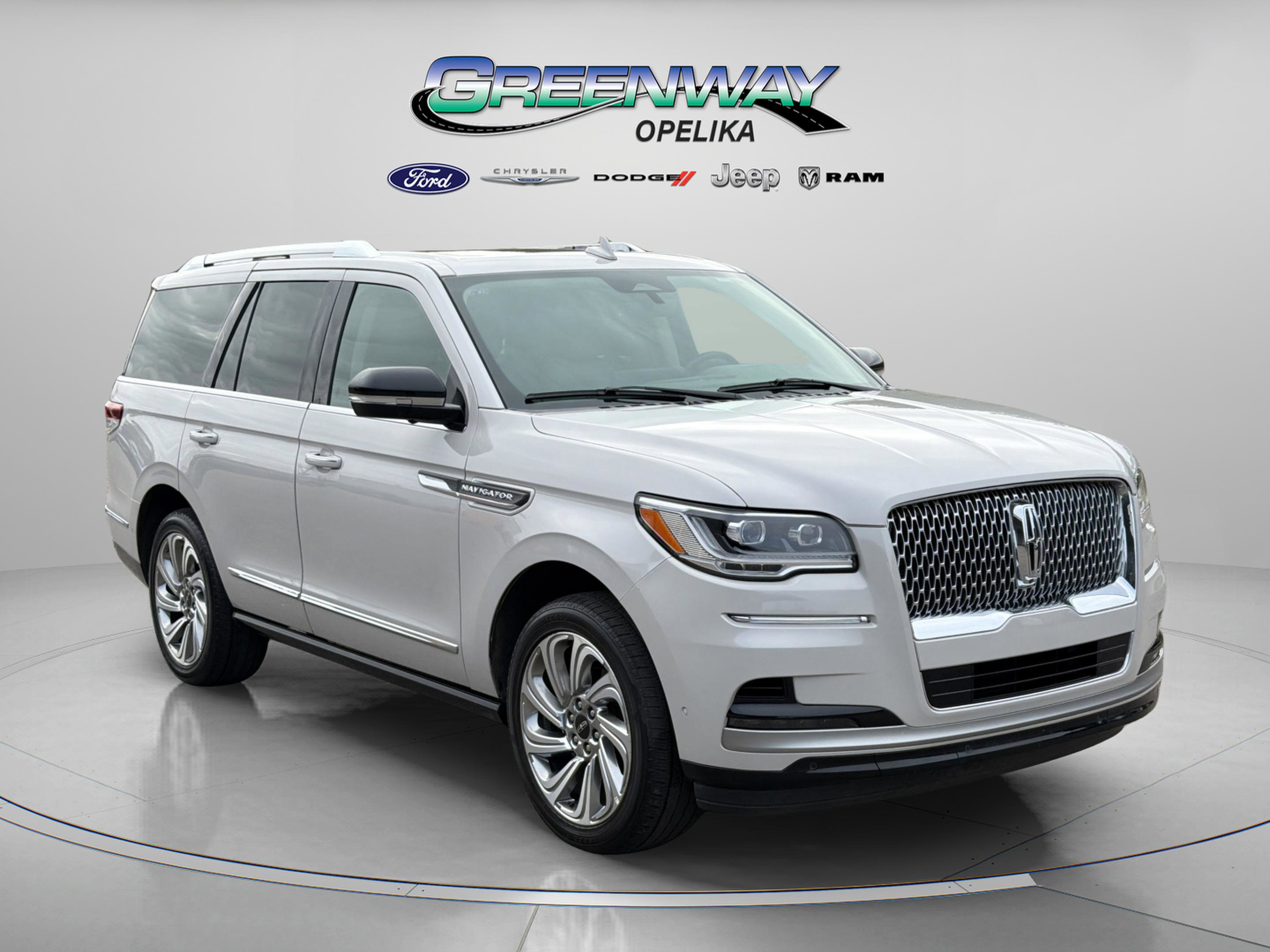 Used 2024 Lincoln Navigator Premiere image 1