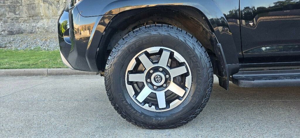 Used 2018 Toyota 4Runner TRD Off-Road AWD/4WD image 36