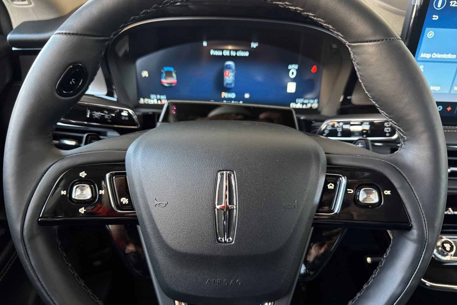 New 2025 Lincoln Corsair Reserve w/ Equipment Group 202A image 23