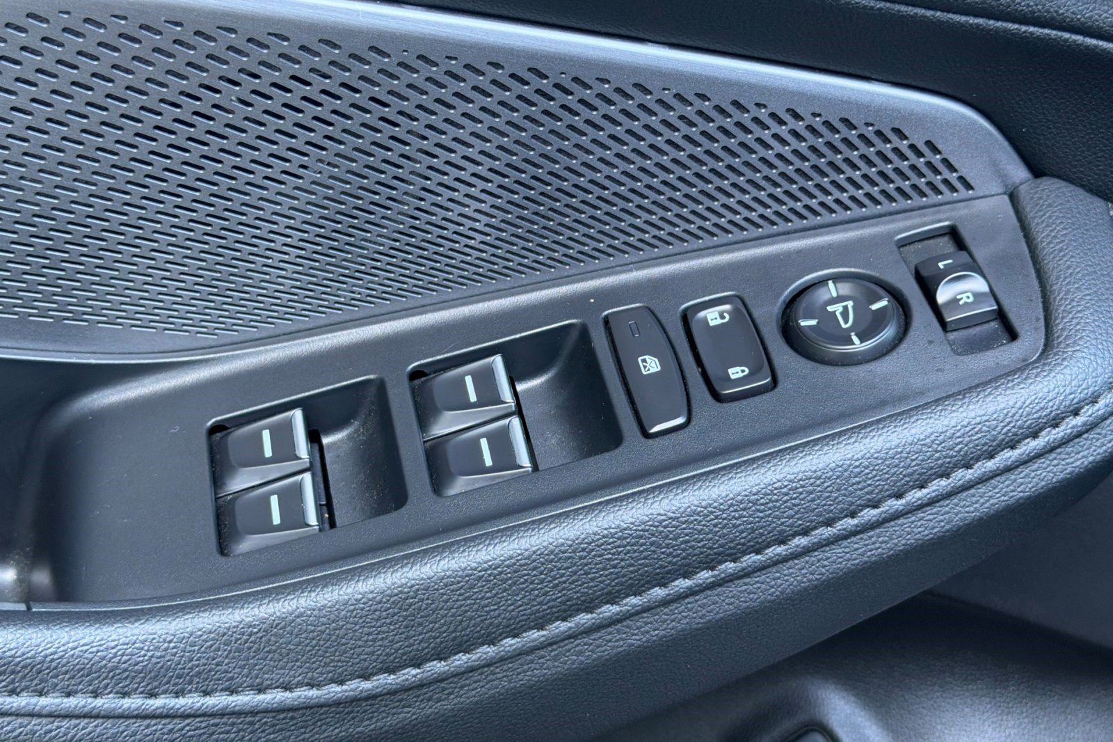 Used 2026 Acura MDX SH-AWD image 13